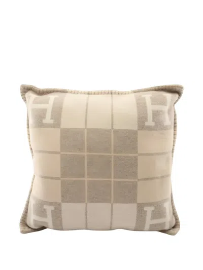 Pre-owned Hermes 2010s Avalon Iii Pm Coco Chamomile Cushion In Neutral