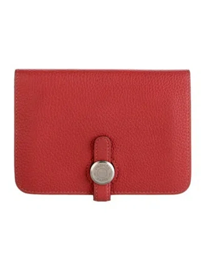 Pre-owned Hermes 2015 Dogon Compact Wallet In Red