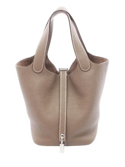Pre-owned Hermes 2016 Clemence Picotin Lock 18 Handbag In Gray