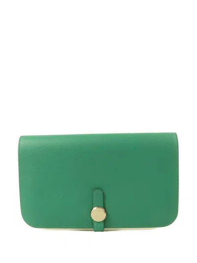 Pre-owned Hermes 2019 Gm Dogon Leather Wallet In Green