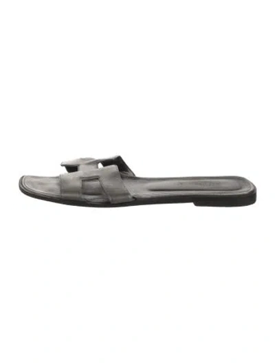 Pre-owned Hermes 2019 Oran Flats In Gray