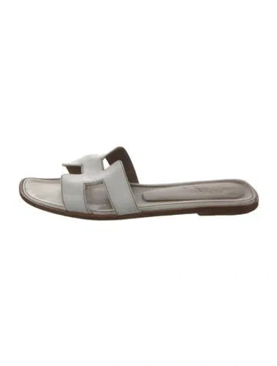 Pre-owned Hermes 2019 Oran Slides In White