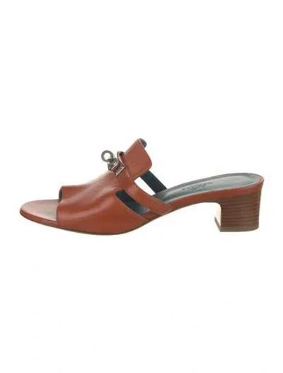 Pre-owned Hermes 2020 Candy Slides In Brown