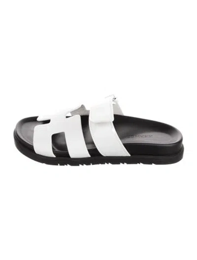 Pre-owned Hermes 2020 Chypre Slides In White