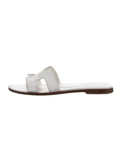 Pre-owned Hermes 2020 Oran Slides In Neutrals/white