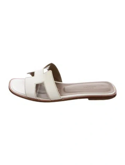 Pre-owned Hermes 2020 Oran Slides In White