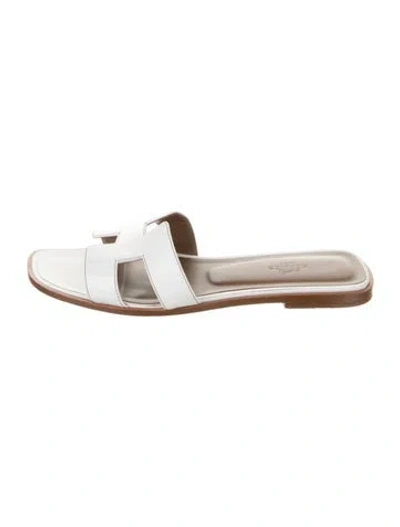 Pre-owned Hermes 2020 Oran Slides In White