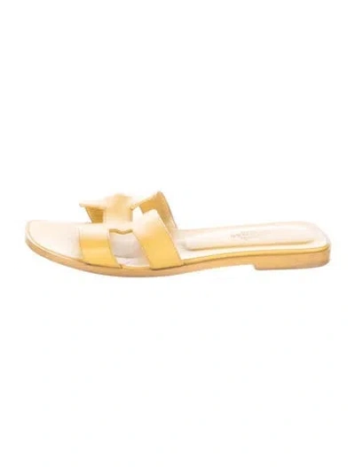Pre-owned Hermes 2020 Oran Slides In Yellow