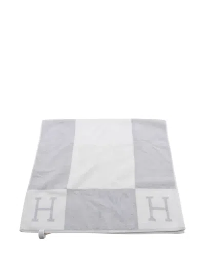 Pre-owned Hermes 2020s Avalon Lettered Towel In White