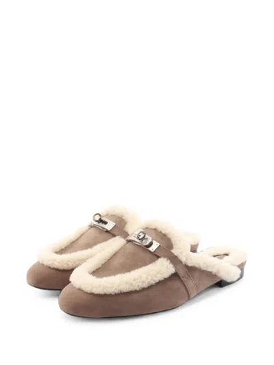 Pre-owned Hermes 2020s oz Kelly Flat Mules In 褐色