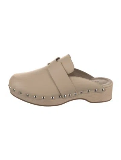 Pre-owned Hermes 2021 Calya Mules In Neutral