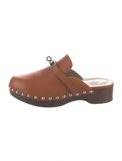 Pre-owned Hermes 2021 Carlotta Mules In Brown