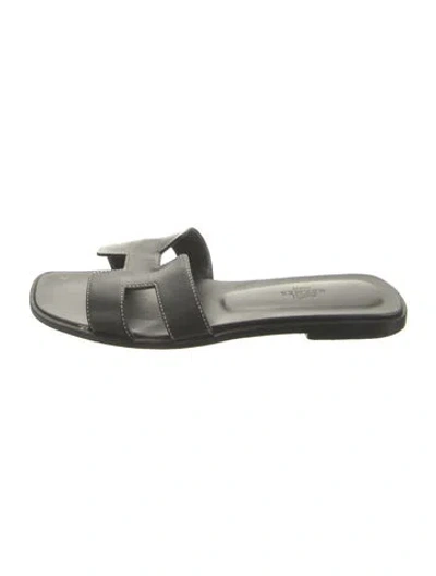 Pre-owned Hermes 2021 Oran Slides In Black