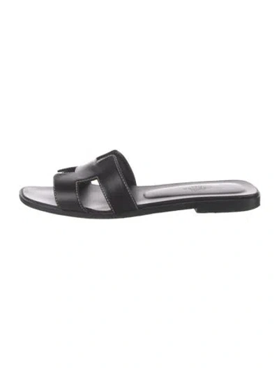 Pre-owned Hermes 2021 Oran Slides In Black