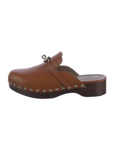 Pre-owned Hermes 2022 Carlotta Mules In Brown