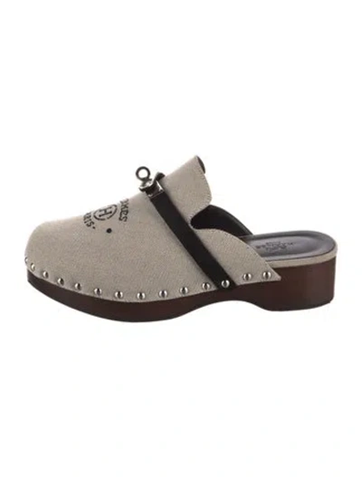 Pre-owned Hermes 2022 Carlotta Mules In Gray