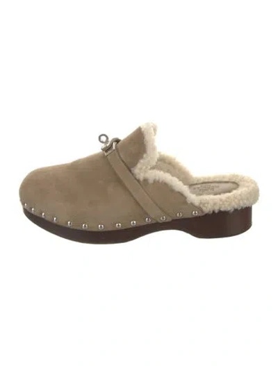 Pre-owned Hermes 2022 Carlotta Mules In Neutral