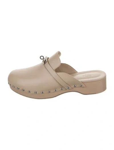 Pre-owned Hermes 2022 Carlotta Mules In Neutral