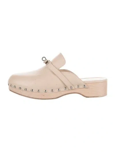 Pre-owned Hermes 2022 Carlotta Mules In Neutrals