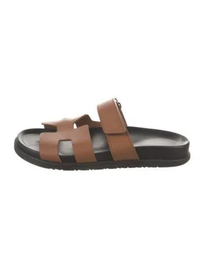 Pre-owned Hermes 2022 Chypre Slides In Black/brown