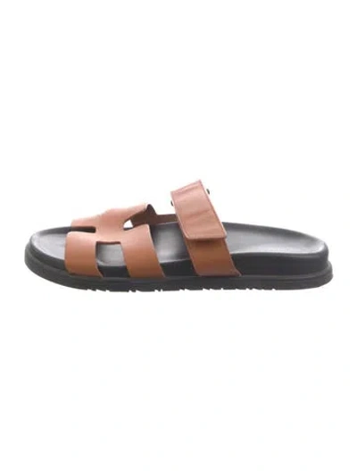 Pre-owned Hermes 2022 Chypre Slides In Brown
