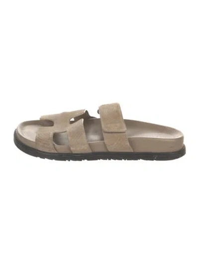 Pre-owned Hermes 2022 Chypre Slides In Neutral