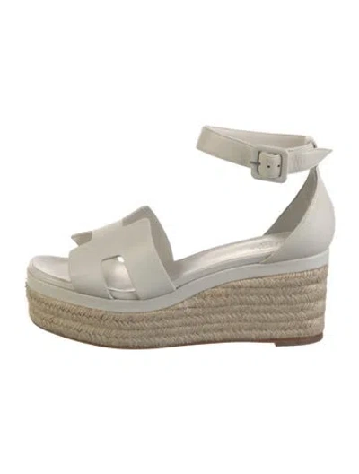 Pre-owned Hermes 2022 Elda Espadrilles In Neutrals