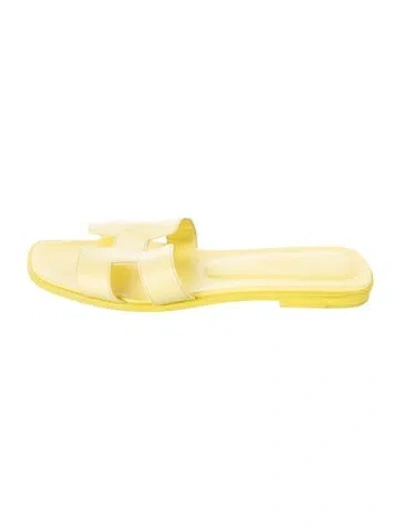 Pre-owned Hermes 2022 Epsom Oran Slides In Yellow