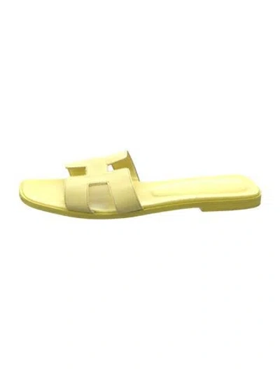 Pre-owned Hermes 2022 Epsom Oran Slides In Yellow
