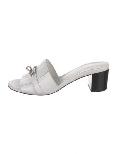 Pre-owned Hermes 2022 Gigi 50 Slides In White