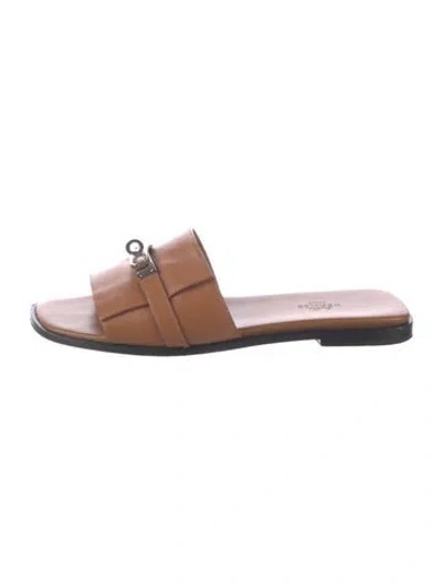 Pre-owned Hermes 2022 Giulia Slides In Brown