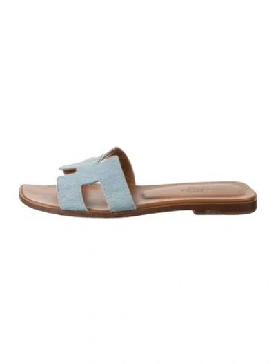 Pre-owned Hermes 2022 Oran Flats In Blue
