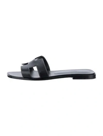 Pre-owned Hermes 2022 Oran Slides In Black