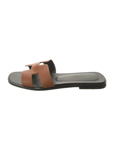 Pre-owned Hermes 2022 Oran Slides In Brown