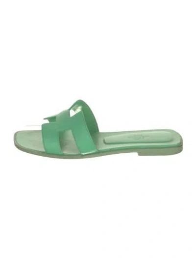 Pre-owned Hermes 2022 Oran Slides In Green