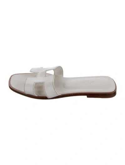 Pre-owned Hermes 2022 Oran Slides In White