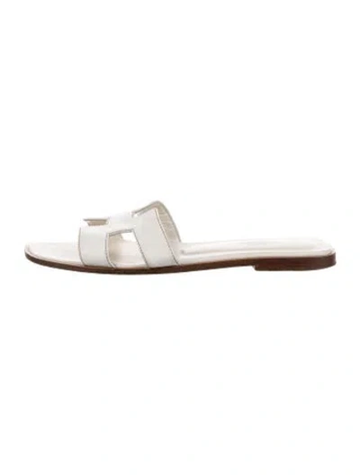 Pre-owned Hermes 2022 Oran Slides In White