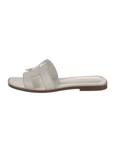 Pre-owned Hermes 2022 Oran Slides In White