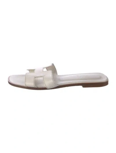 Pre-owned Hermes 2022 Oran Slides In White