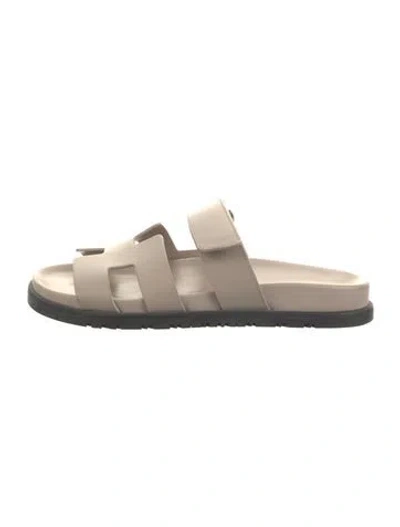 Pre-owned Hermes 2023 Chypre Slides In Neutral