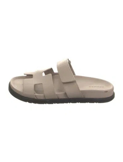 Pre-owned Hermes 2023 Chypre Slides In Neutral