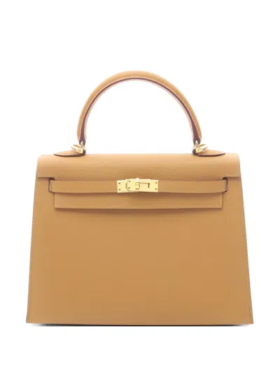 Pre-owned Hermes 2023 Kelly 25 Sellier Gold Hardware Handbag In Neutral