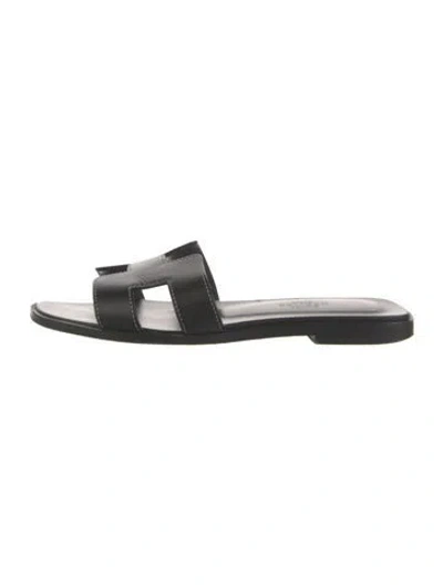 Pre-owned Hermes 2023 Oran Slides In Black