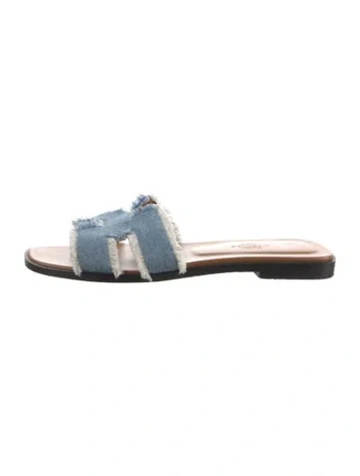 Pre-owned Hermes 2023 Oran Slides In Blue