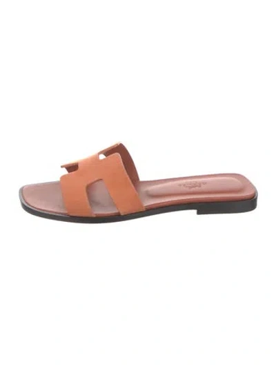Pre-owned Hermes 2023 Oran Slides In Brown
