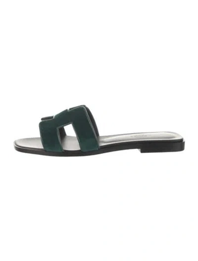 Pre-owned Hermes 2023 Oran Slides In Green