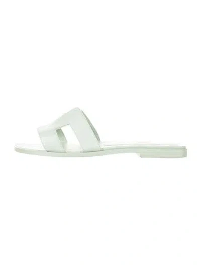 Pre-owned Hermes 2023 Oran Slides In Green