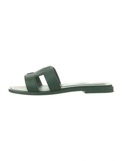 Pre-owned Hermes 2023 Oran Slides In Green