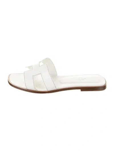Pre-owned Hermes 2023 Oran Slides In White