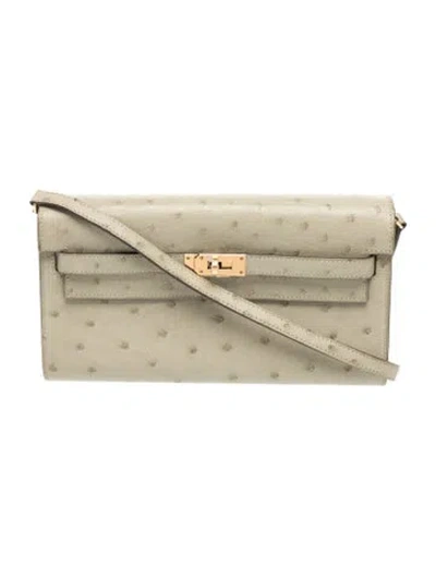 Pre-owned Hermes 2023 Ostrich Kelly To Go Wallet In Green